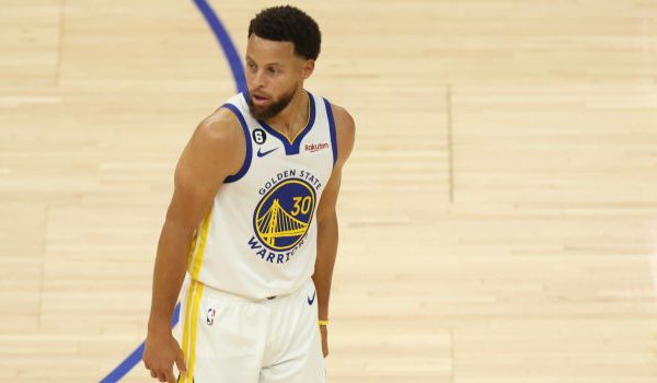 Use the BetMGM bonus code to sign up and bet on Stephen Curry and the Warriors vs. 76ers NBA game.